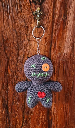 Handgefertigte voodoo puppe - handgefertigte, voodoo-puppe