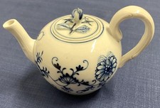 Kleines Teekännchen mit Deckel im Zwiebelmuster-Dekor Stadt Meissen Teichert