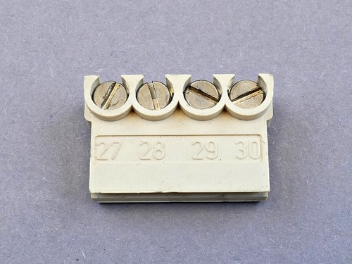 Anschlussstecker für - 4,