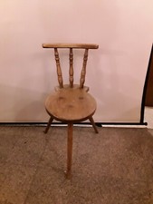 Brettstuhl Schemel Lehnschemel Schnapserstuhl Holz antik 3-Bein Rückenlehne rar