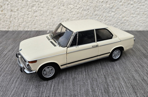 Kyosho bmw 2002 tii - 1:18,