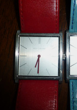 Rolf Cremer Street rot red eckig 494704 Unisex Armbanduhr schwarz getragen