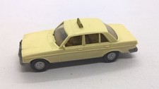 Wiking 149 Mercedes MB 240D W123 Taxi mit Dachschild beige (34)