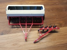 ERTL.1:16th.FARM.INTERNATIONAL HARVESTER.CASE.iH.SEED.GRAIN.DRILL. TRACTOR DRAWN