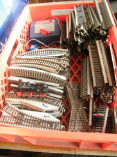 Konvolut Modelleisenbahn Spur H0, Lock, Anhänger, Gebäude,Trafo, Märklin, Primex