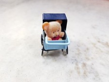 Vintage Miniatur Puppenhaus Teddybär Sitzender IN Teddy Ride Kinderwagen Toy202