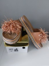 Schlappen Schuhe mit Bommel