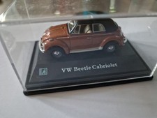 Modellauto HONGWELL VW Beetle Cabriolet Orange Braun in Vitrine