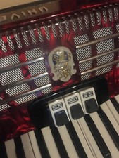 Akkordeon Universum Elegance Rot mit Koffer und Gurte