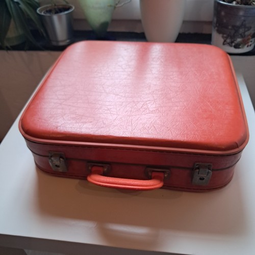 Schöner alter roter orangener