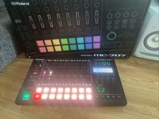 Roland MC-707 Groovebox