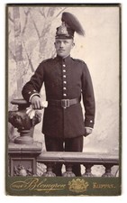 Fotografie Blomgren, Klippan, Portrait schwedischer Soldat in Gardeniform mit M 