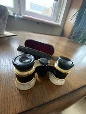 Altes Opernglas, Revue, schwarz-goldfarben, mit Leder-Hülle