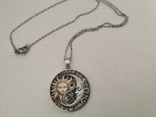 Halskette mit Anhänger Amulett / SONNE & MOND