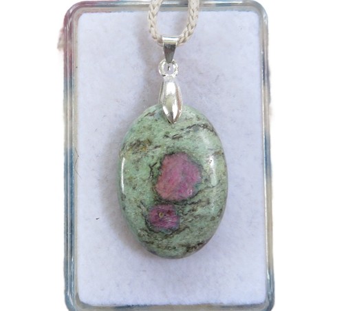 Rubin fuchsit cabochon - in,