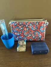 DDR KULTURTASCHE  Zanhbürste Becher Kosmetiktasche Seifendose Seife  Konvolut