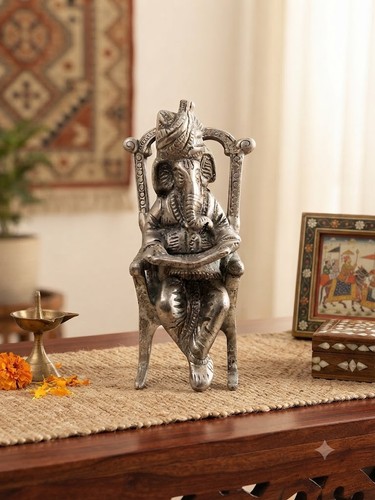 Lord ganesha liest ramayana - liest,