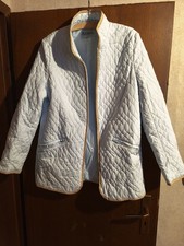 Hellblaue Übergangsjacke