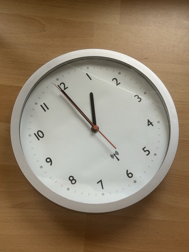 Defekt wanduhr funkuhr - /,