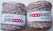 0,08 Euro/m - 2 x Hoooked Zpagetti Textilgarn, taupe mit Blümchen, 120m / Rolle