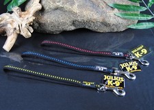 Julius-K9 Kurzführer, 14mm x 30cm mit Schlaufe, GELBE Streifen Hundesport IGP