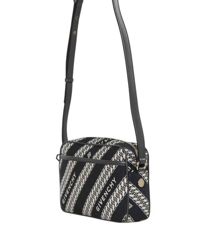 Givenchy logo - (camera, bag)
