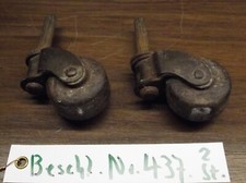 Beschlag Nr. 437,Restaurierungsmaterial,Paar Möbelrollen, kräftig, antik, Patina