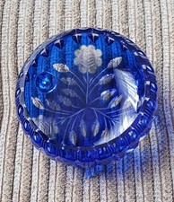 Hochwertige blaue Schale