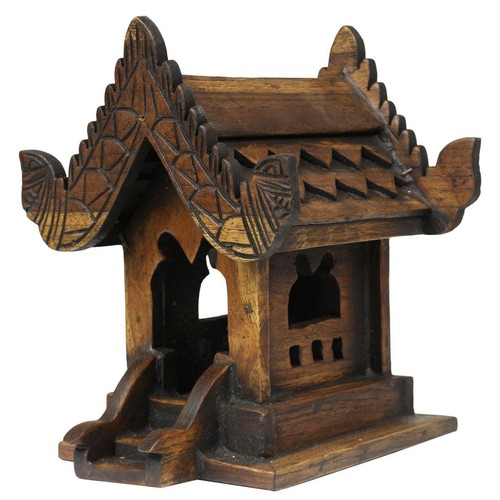 Traditionelles geisterhaus aus - traditionelles,