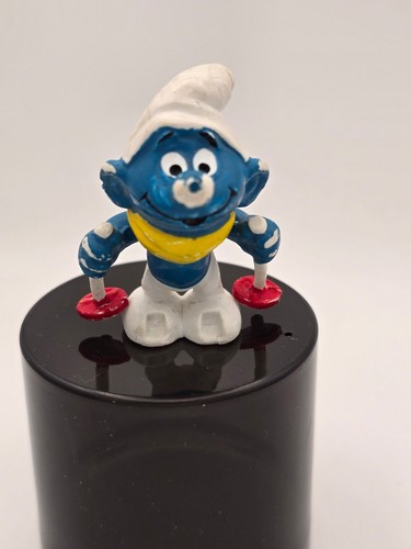 Smurfs 1976 20091 skier - -,