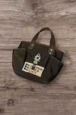 George Gina & Lucy Reach The BeachTasche