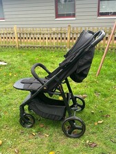 Schwarzer Buggy klappbar mit