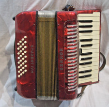 Hohner Akkordeon Ziehharmonika Student IV M 32 Bässe rot / schwarz in Koffer