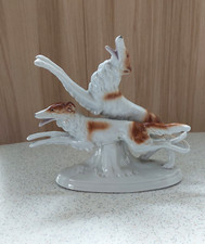 Spielende Windhunde in Braun Weiß Porzellan mit Stempelmarke