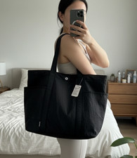 Lululemon Daily Tote Bag –