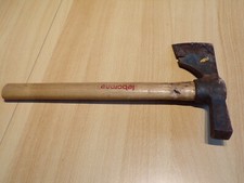 Alte Axt Nagelschießen