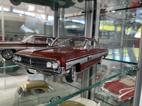 Modellauto oldsmobile - 1:18,