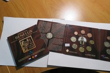 11561  BeNeLux 2009;   3 x KMS ( 3,88 Euro) + Medaille