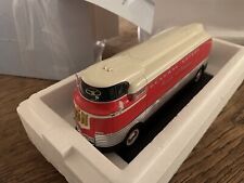 NEO GM Futurliner  1:43  rot /