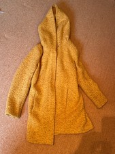 Stoffjacke mit großer Kapuze