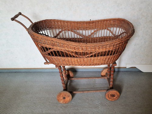 Antiker kinderwagen - antiker, /