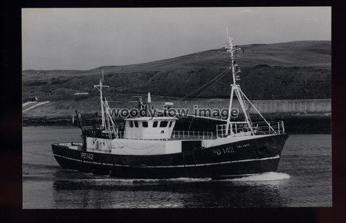 Tr378 peterhead trawler - trawler,