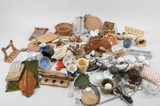 C25G19- Konvolut Puppenstuben Zubehör meist Puppenküche Geschirr