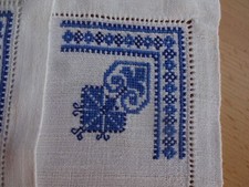 6 Rechteckige weiße Deckchen