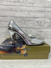 Brenda Zaro silberfarbene