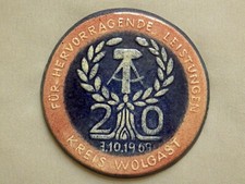 alte DDR Keramik Medaille 20