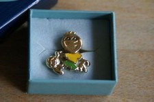Pierre Lang: Pin Knopfbrosche