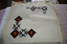 Schöne fertig gestickte