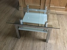 Quadratischer Glastisch mit