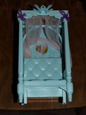 Barbie Thron Himmelbett klappbar alt retro vintage Bett blau mit Melodie